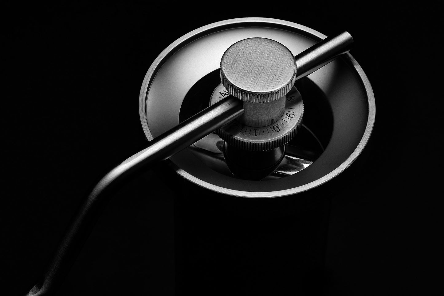 Kinu | M47 Classic 2024 Manual Grinder with Travel Case
